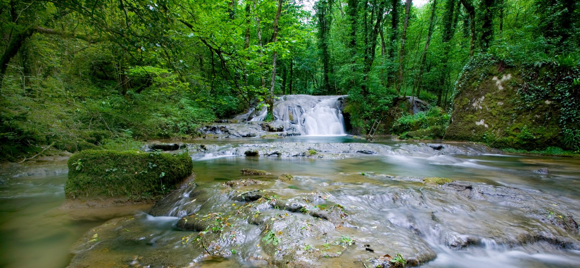 La cascade des tufs à Baume-les-Messieurs dans le Jura